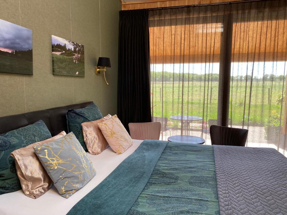 'T Heidepaleis Bed & Breakfast Garderen Bagian luar foto